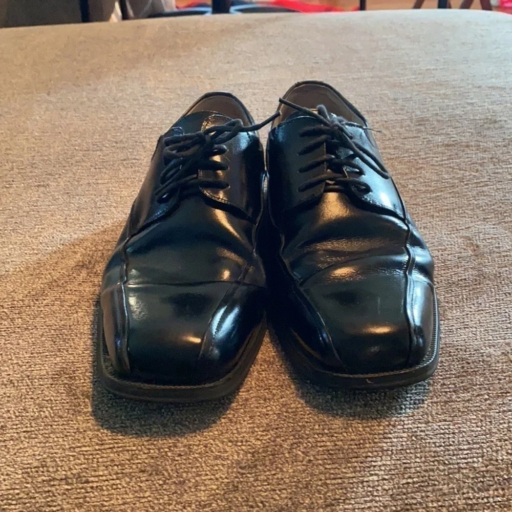 𝅺florsheim men’s dress shoes; size 10.5